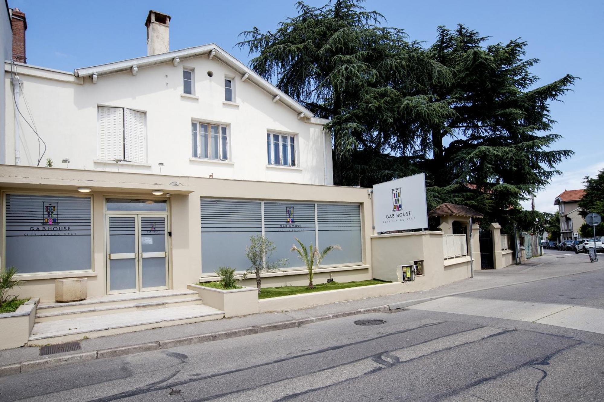 Hotel Gab House Bron Exteriér fotografie