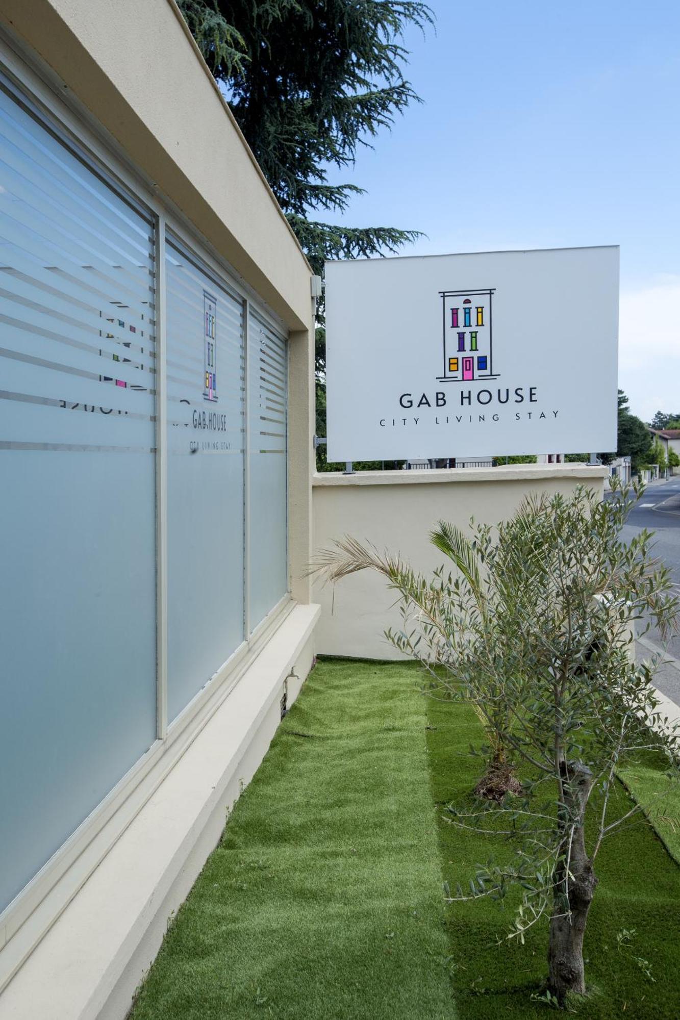 Hotel Gab House Bron Exteriér fotografie