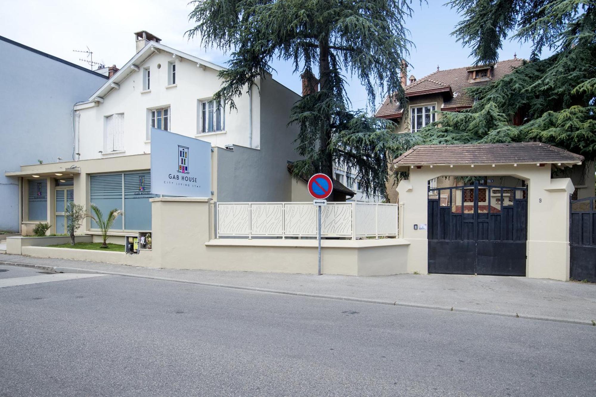 Hotel Gab House Bron Exteriér fotografie